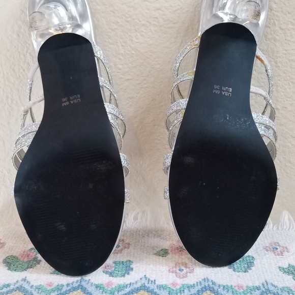 Touch Of Nina strap Sandal 6M - Picture 3 of 5